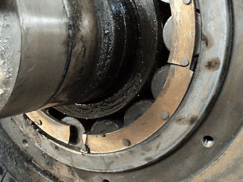 轴承用脂不当故障